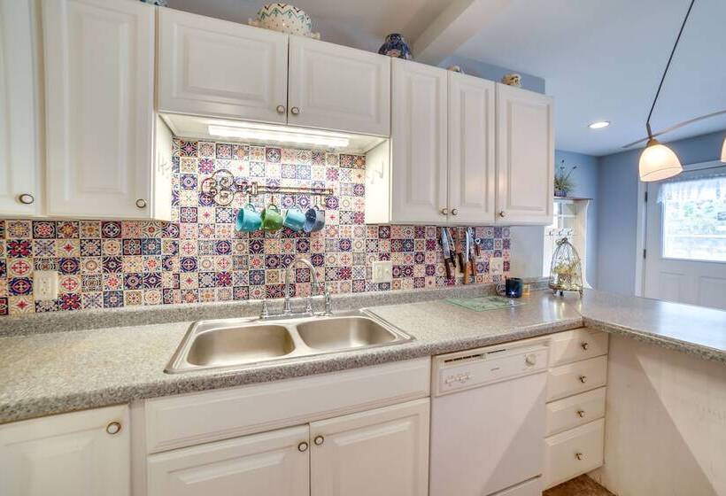 Peaceful Ishpeming Retreat: Walk To Deer Lake