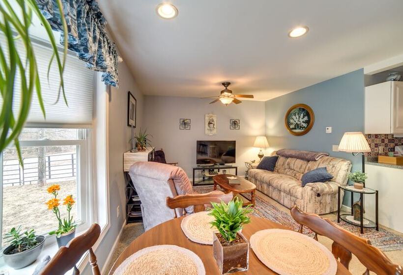 Peaceful Ishpeming Retreat: Walk To Deer Lake