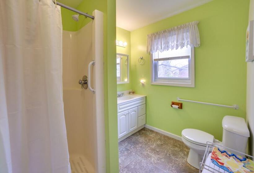 Peaceful Ishpeming Retreat: Walk To Deer Lake