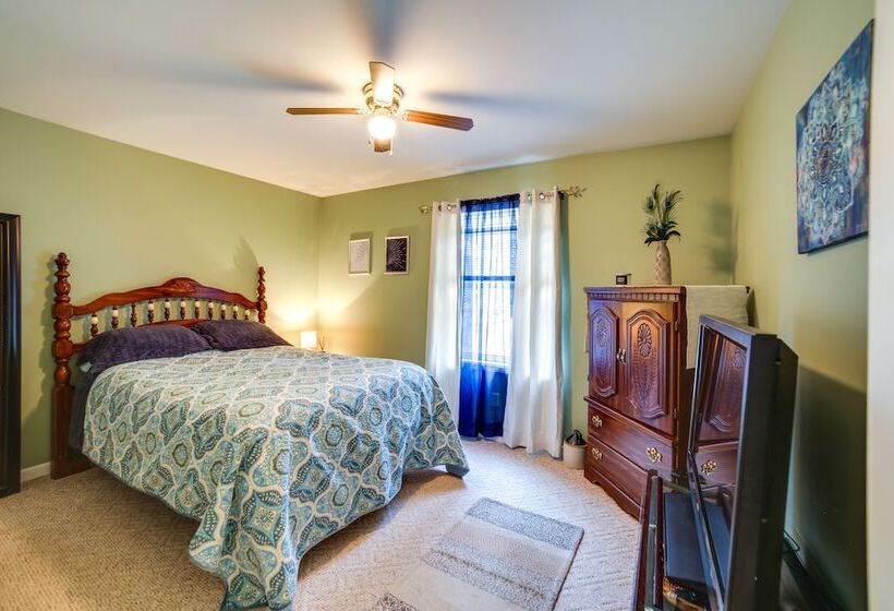 Peaceful Ishpeming Retreat: Walk To Deer Lake