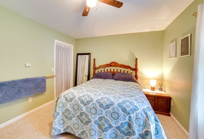 Peaceful Ishpeming Retreat: Walk To Deer Lake