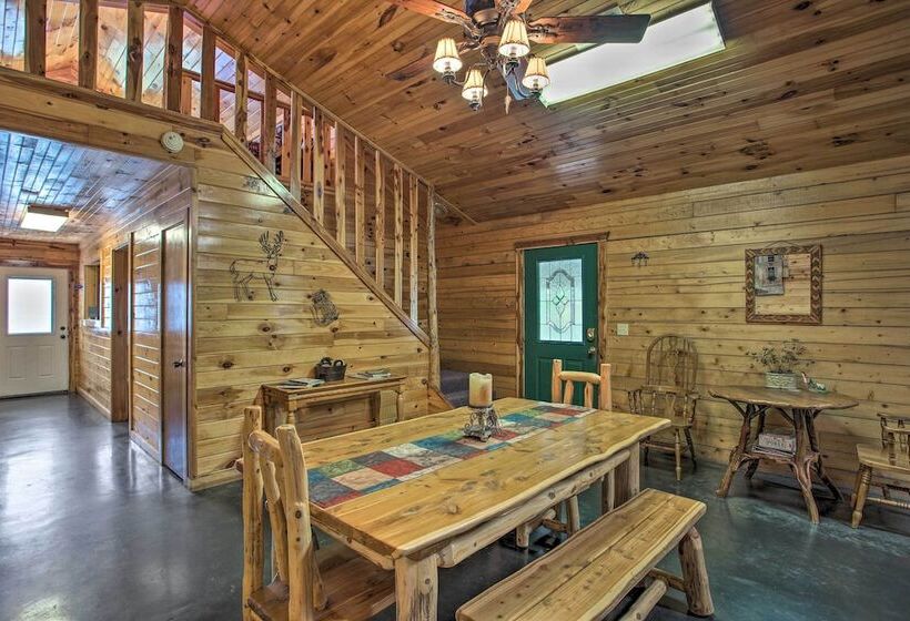 Peaceful Pet Friendly Retreat W/ Private Hot Tub!