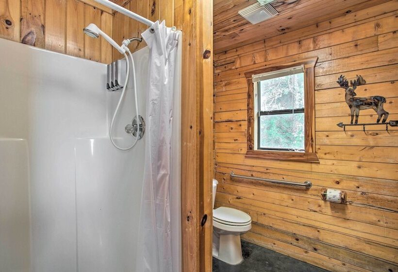Peaceful Pet Friendly Retreat W/ Private Hot Tub!
