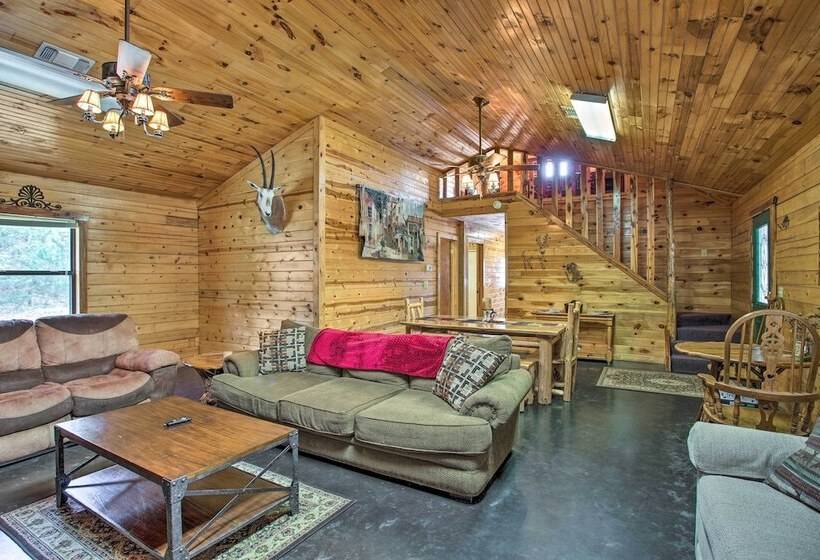 Peaceful Pet Friendly Retreat W/ Private Hot Tub!