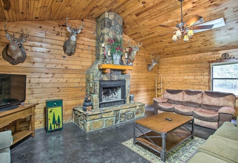Peaceful Pet Friendly Retreat W/ Private Hot Tub!