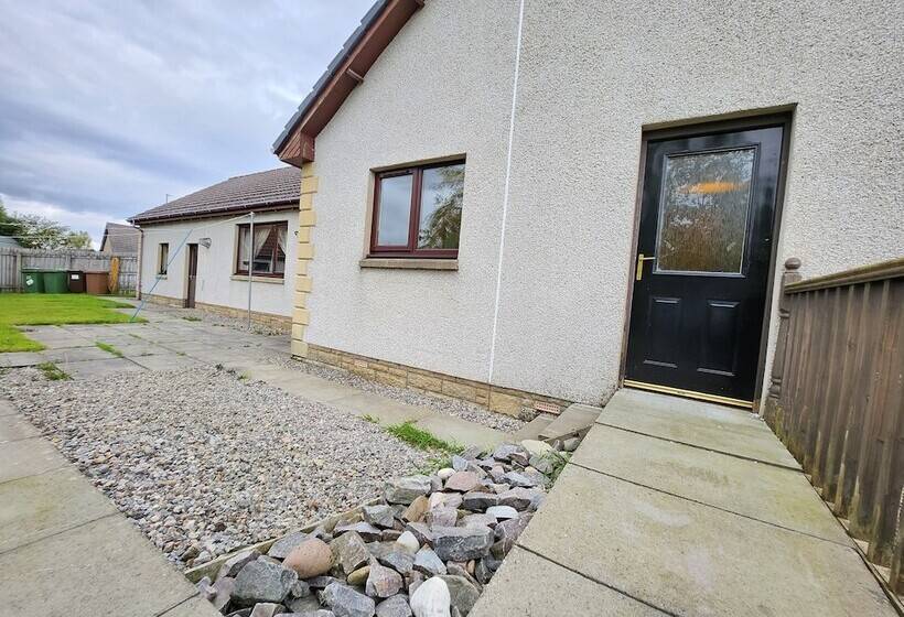 Пансион Boutique 4 Bed Home In Inverness