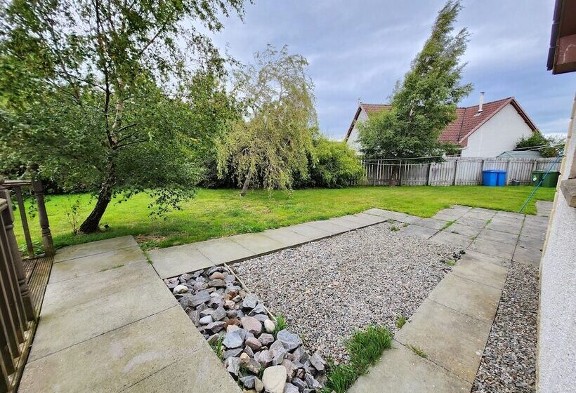 Пансион Boutique 4 Bed Home In Inverness