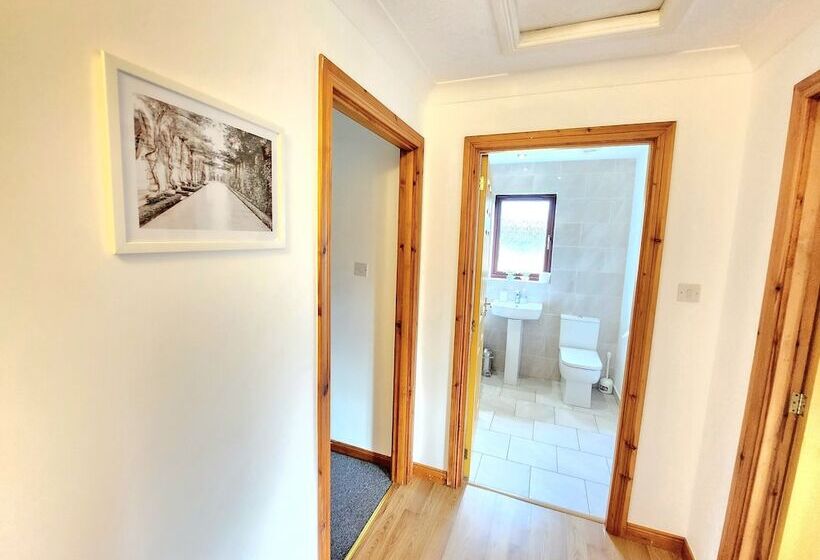 Пансион Boutique 4 Bed Home In Inverness