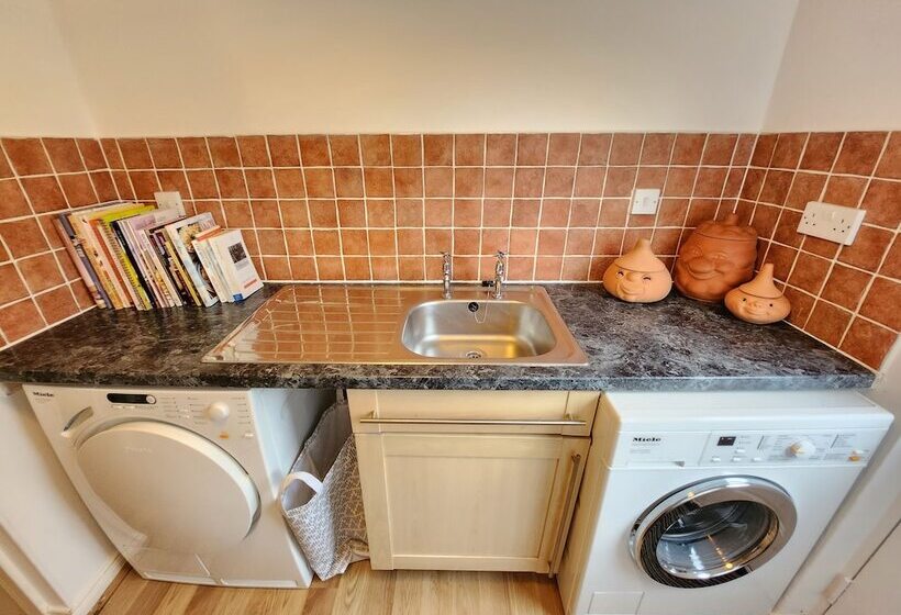 Пансион Boutique 4 Bed Home In Inverness