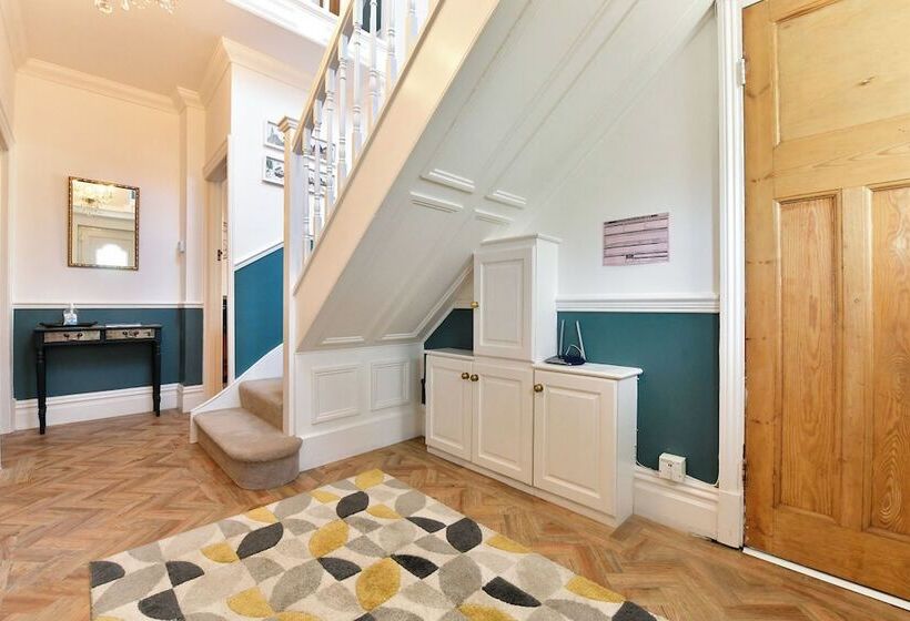 펜션 Just Stay Wales   Highmead House