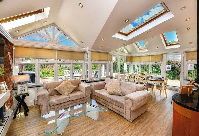 펜션 Just Stay Wales   Highmead House