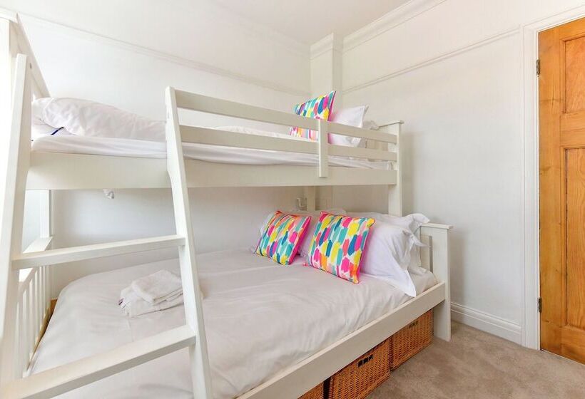 펜션 Just Stay Wales   Highmead House