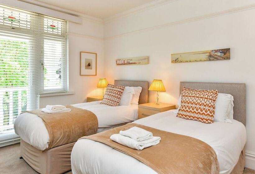 펜션 Just Stay Wales Highmead House