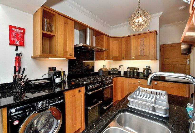 펜션 Just Stay Wales   Highmead House