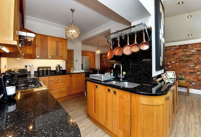 펜션 Just Stay Wales   Highmead House