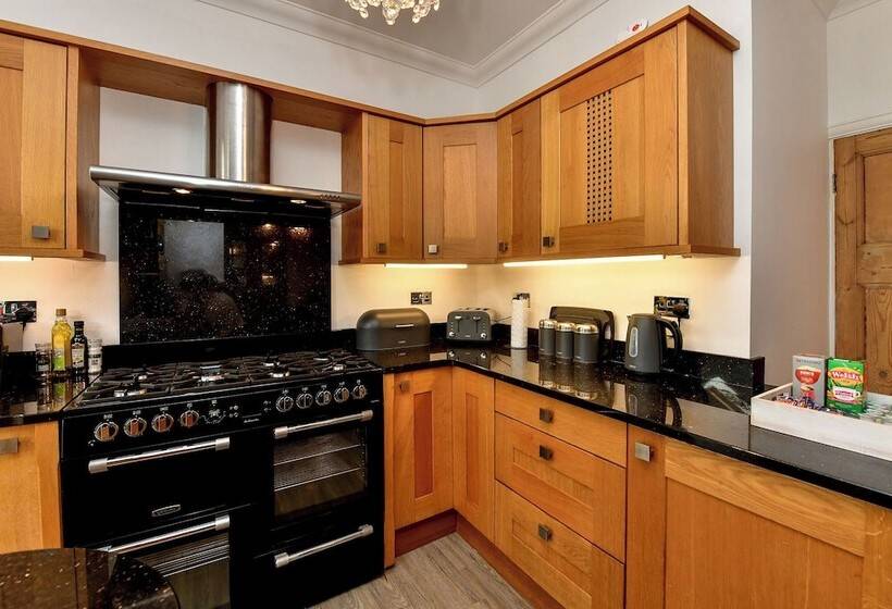 펜션 Just Stay Wales   Highmead House