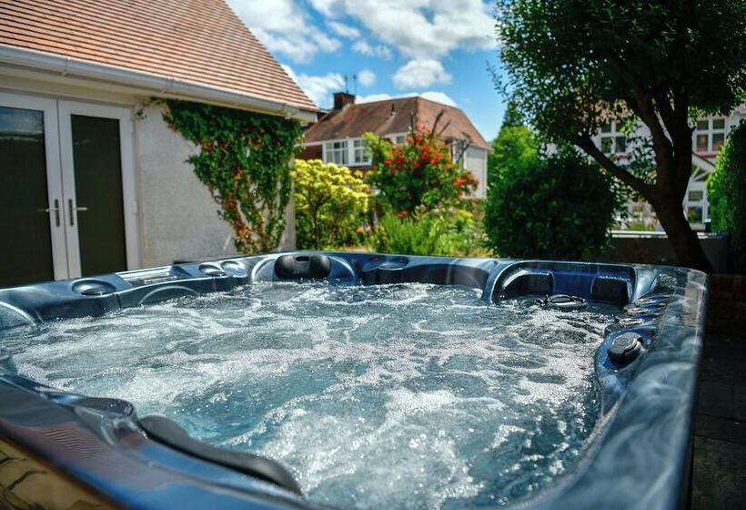 펜션 Just Stay Wales   Highmead House