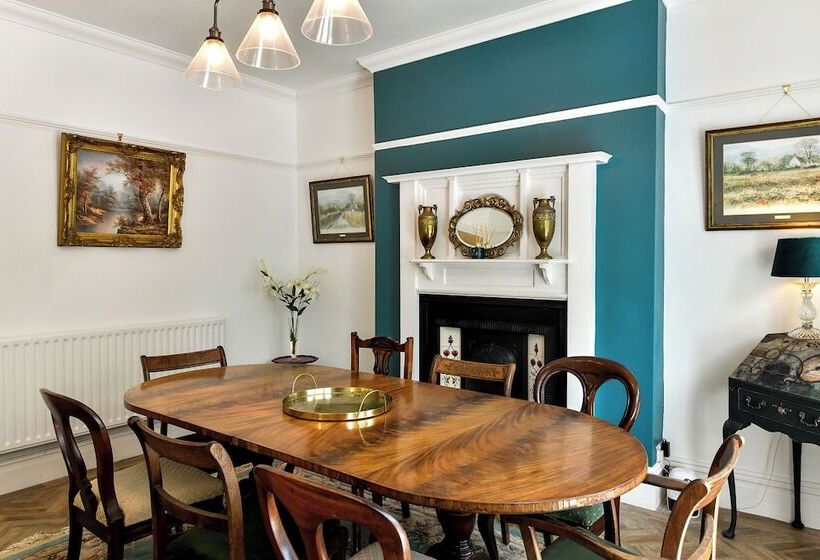 펜션 Just Stay Wales   Highmead House