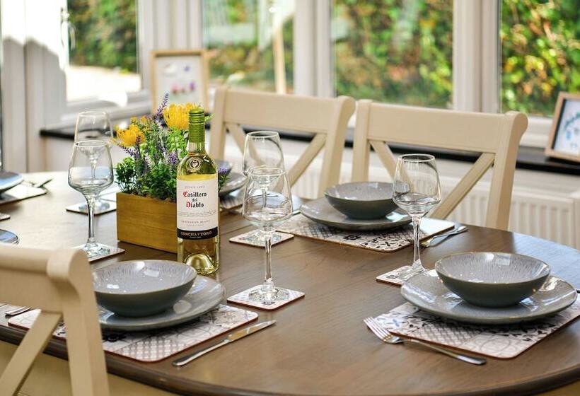 펜션 Just Stay Wales   Highmead House