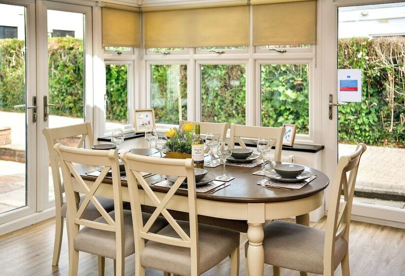 펜션 Just Stay Wales   Highmead House