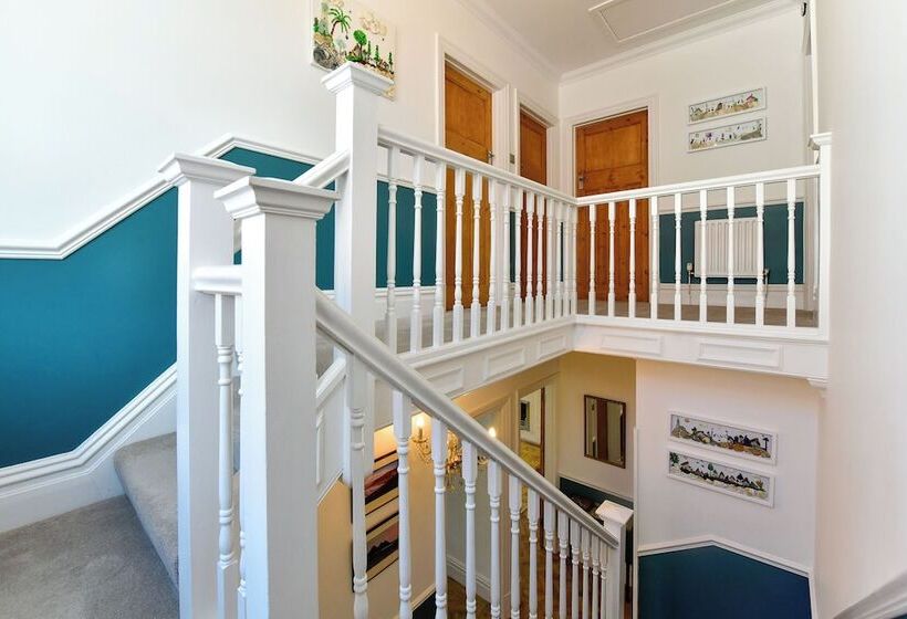 펜션 Just Stay Wales   Highmead House