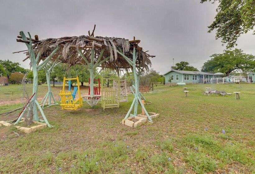 Pet Friendly Lake Buchanan Retreat W/ Fire Pit!