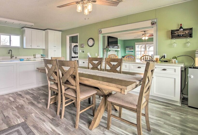 Pet Friendly Lake Buchanan Retreat W/ Fire Pit!