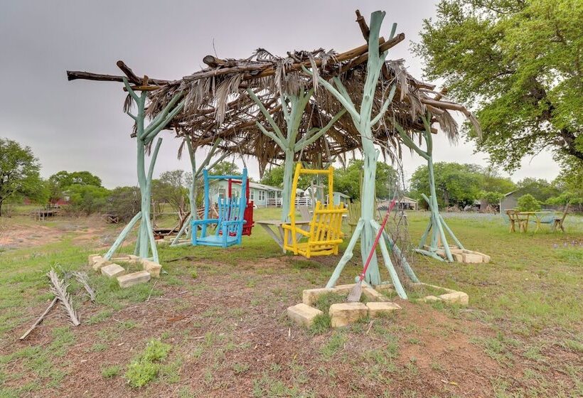 Pet Friendly Lake Buchanan Retreat W/ Fire Pit!