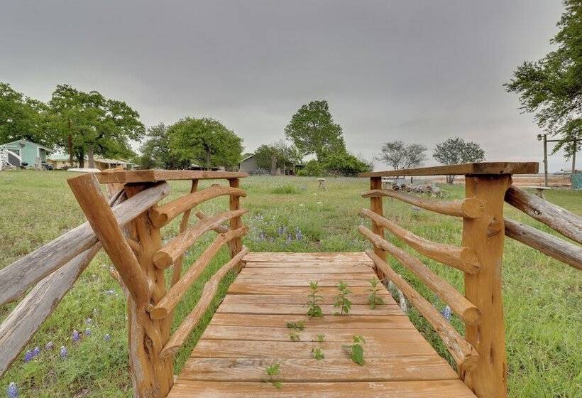 Pet Friendly Lake Buchanan Retreat W/ Fire Pit!