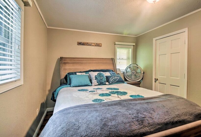 Pet Friendly Castlewood Cabin W/ Deck & Pond Views