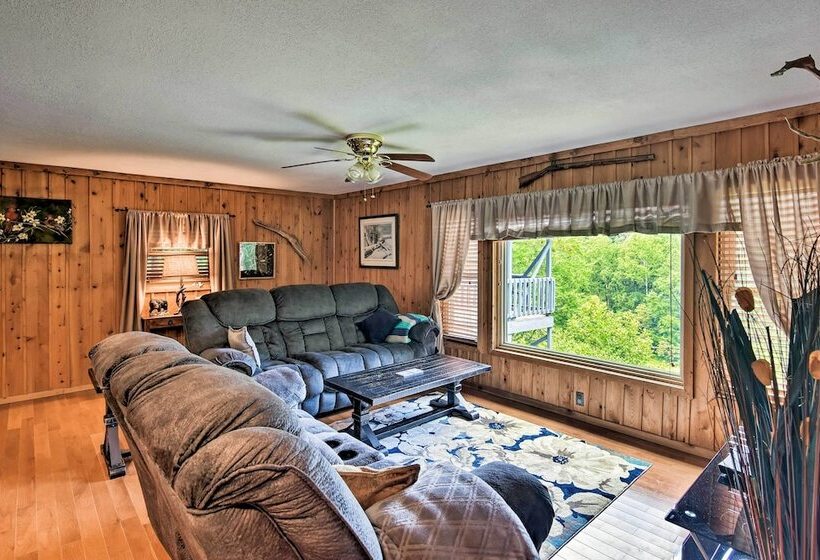 Pet Friendly Castlewood Cabin W/ Deck & Pond Views