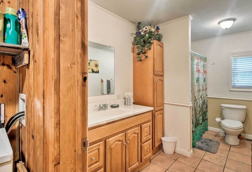 Pet Friendly Castlewood Cabin W/ Deck & Pond Views