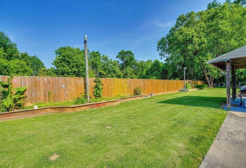 Pet Friendly Clarksville Home W/ Central A/c