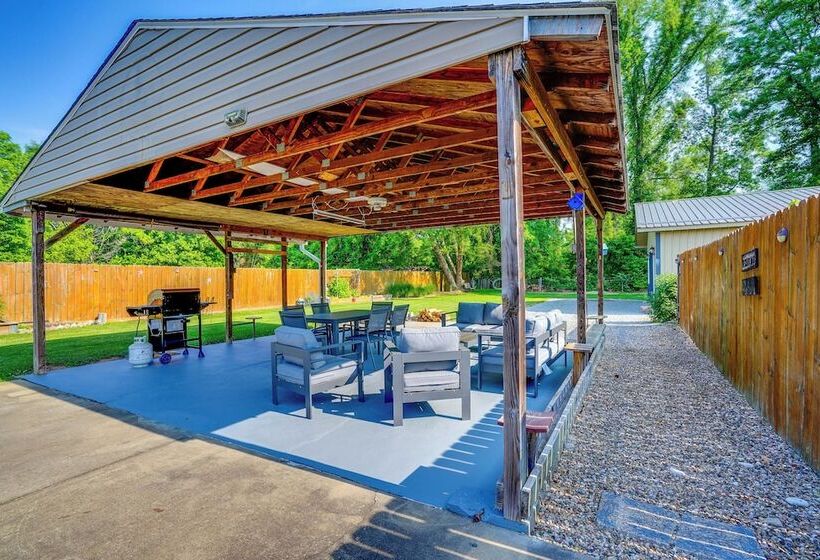 Pet Friendly Clarksville Home W/ Central A/c