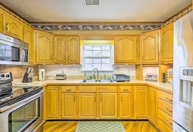 Pet Friendly Clarksville Home W/ Central A/c