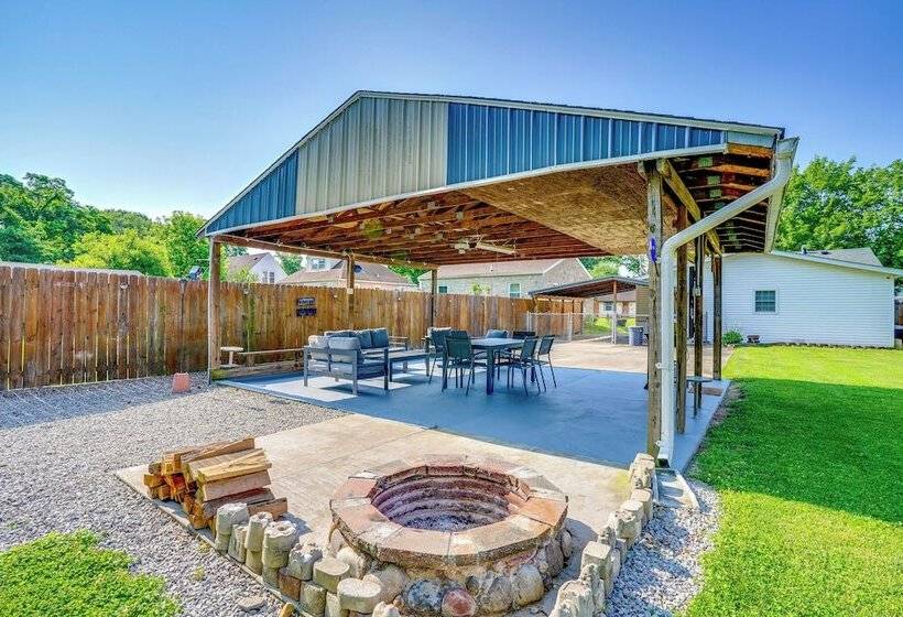 Pet Friendly Clarksville Home W/ Central A/c