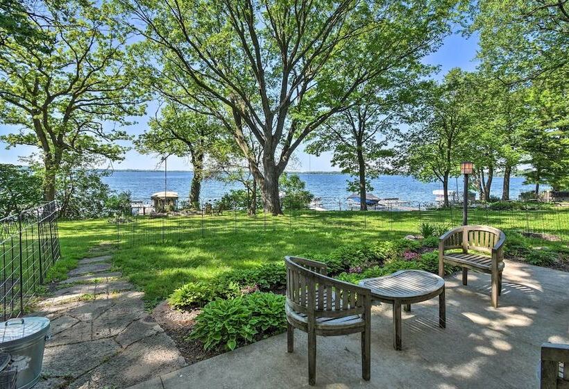 Pet Friendly Family Home Situated On Green Lake!