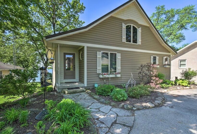 Pet Friendly Family Home Situated On Green Lake!