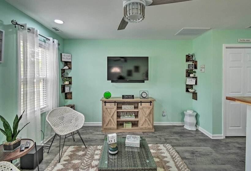 Pet Friendly Fayetteville Vacation Rental!