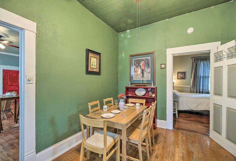 Pet Friendly Home W/ Yard: 3 Mi To Dtwn Houston!