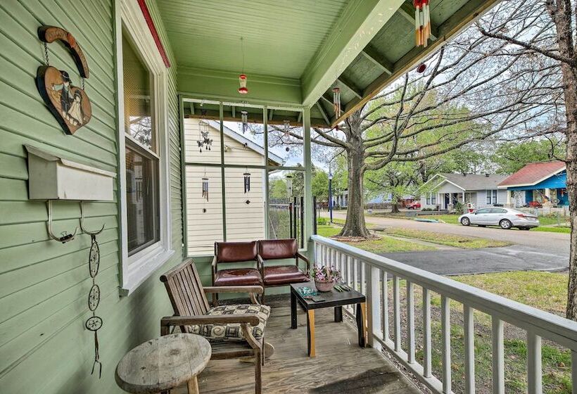 Pet Friendly Home W/ Yard: 3 Mi To Dtwn Houston!