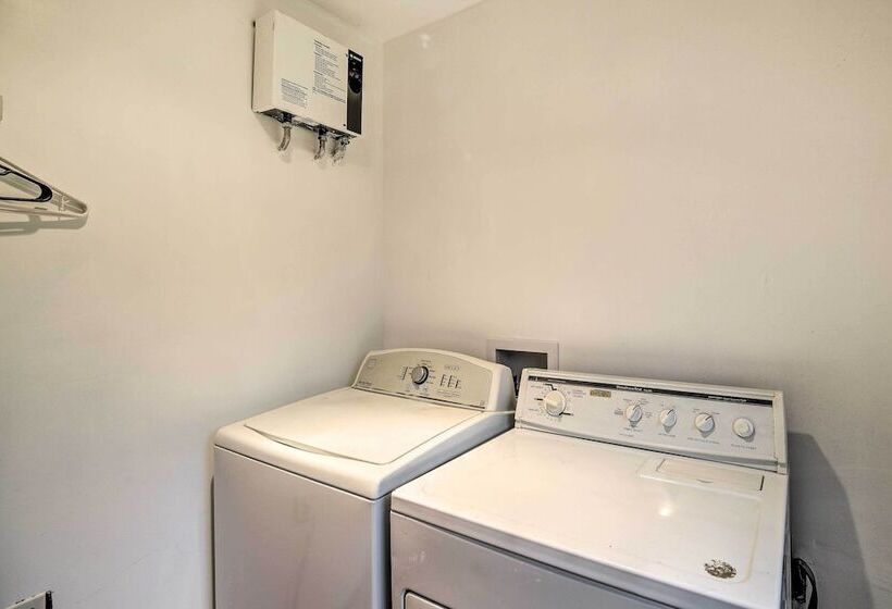 Pet Friendly Home W/ Yard: 3 Mi To Dtwn Houston!