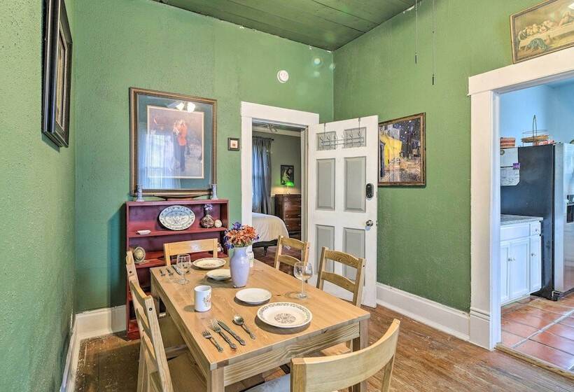 Pet Friendly Home W/ Yard: 3 Mi To Dtwn Houston!