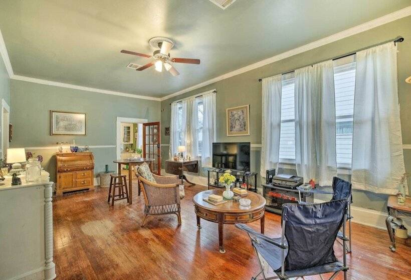 Pet Friendly Home W/ Yard: 3 Mi To Dtwn Houston!