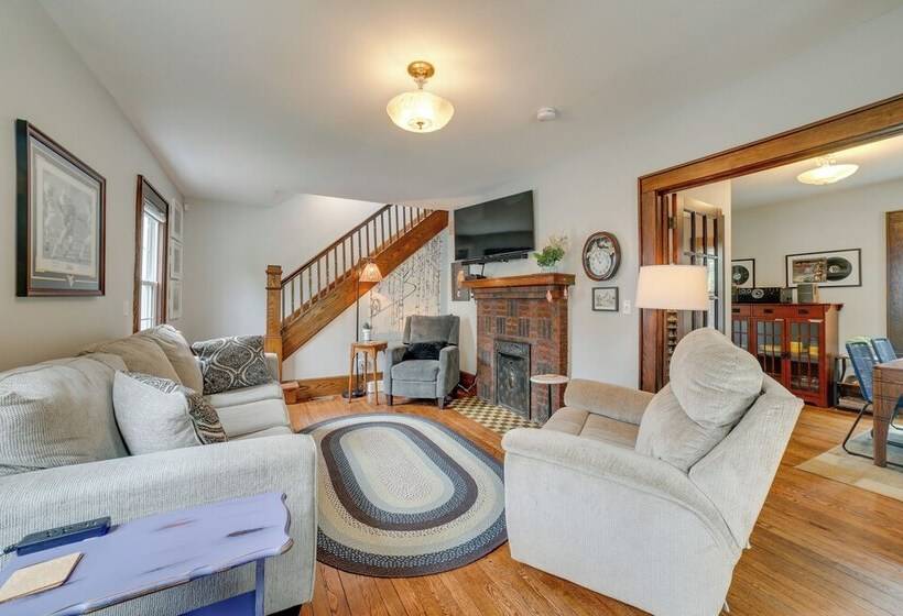 Pet Friendly Murph Landing   1 Mile To Wvu!