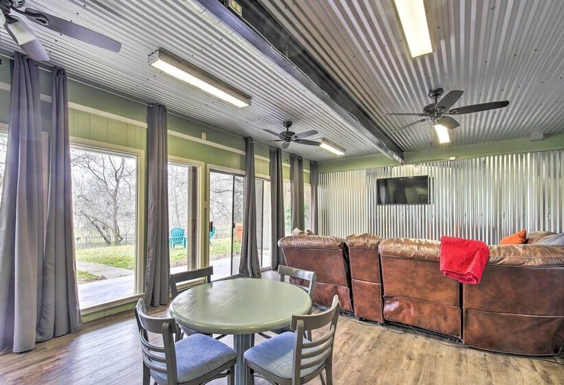 Pet Friendly Seguin Retreat W/ Deck & River Views!