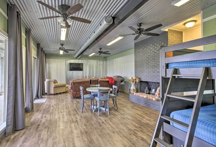 Pet Friendly Seguin Retreat W/ Deck & River Views!