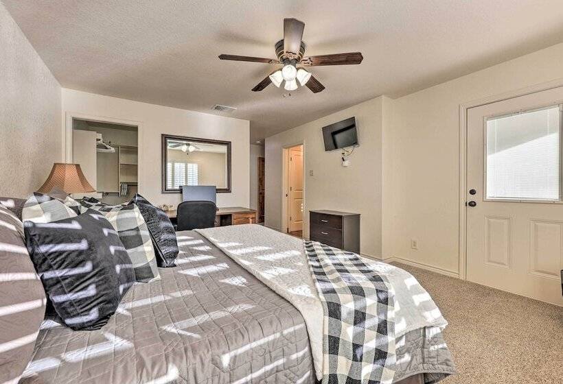 Pet Friendly Seguin Retreat W/ Deck & River Views!