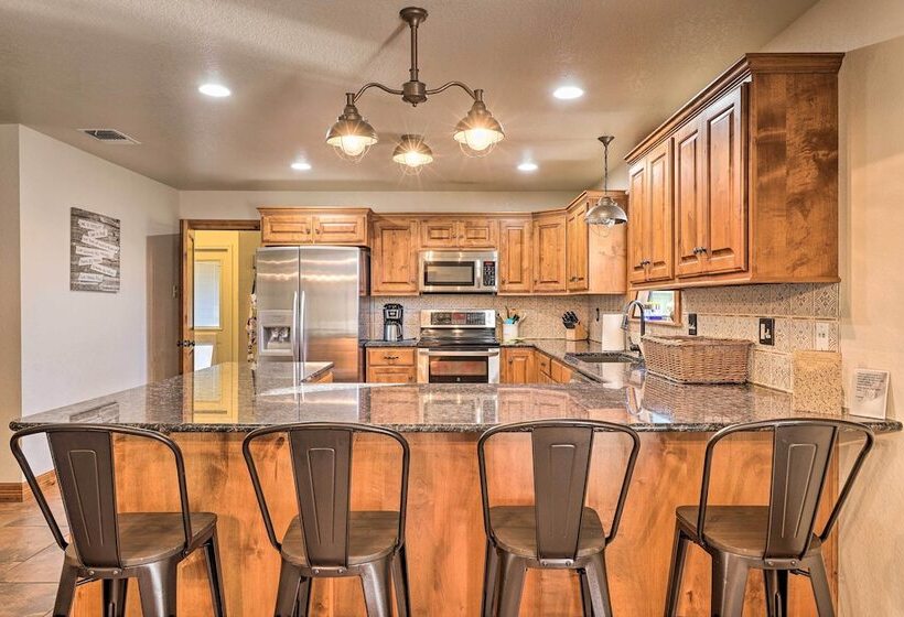 Pet Friendly Seguin Retreat W/ Deck & River Views!