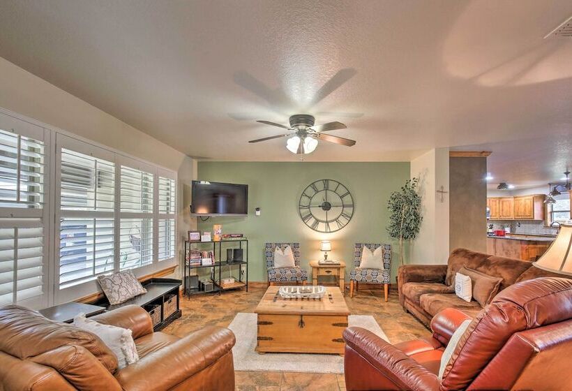 Pet Friendly Seguin Retreat W/ Deck & River Views!
